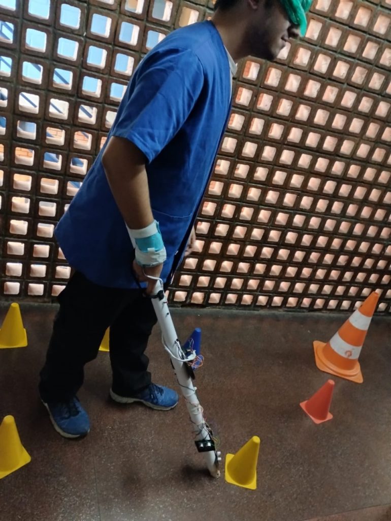 Alunos da Faetec desenvolvem bengala inteligente