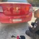 Motorista de aplicativo é resgatado do porta-malas de carro em sequestro na Baixada