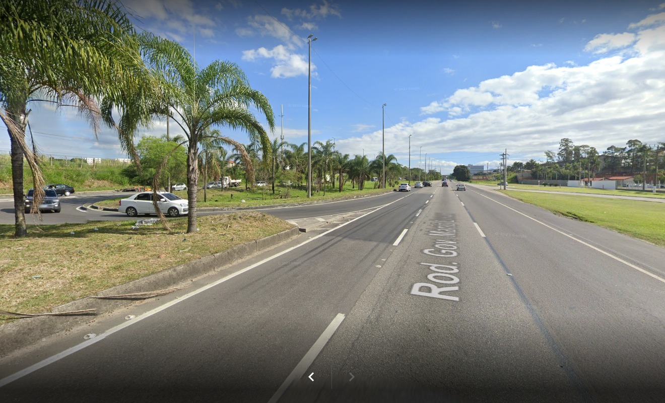 Mulher morre após ser atropelada por caminhão na Avenida Brasil (Foto: Reprodução/ Google Maps)