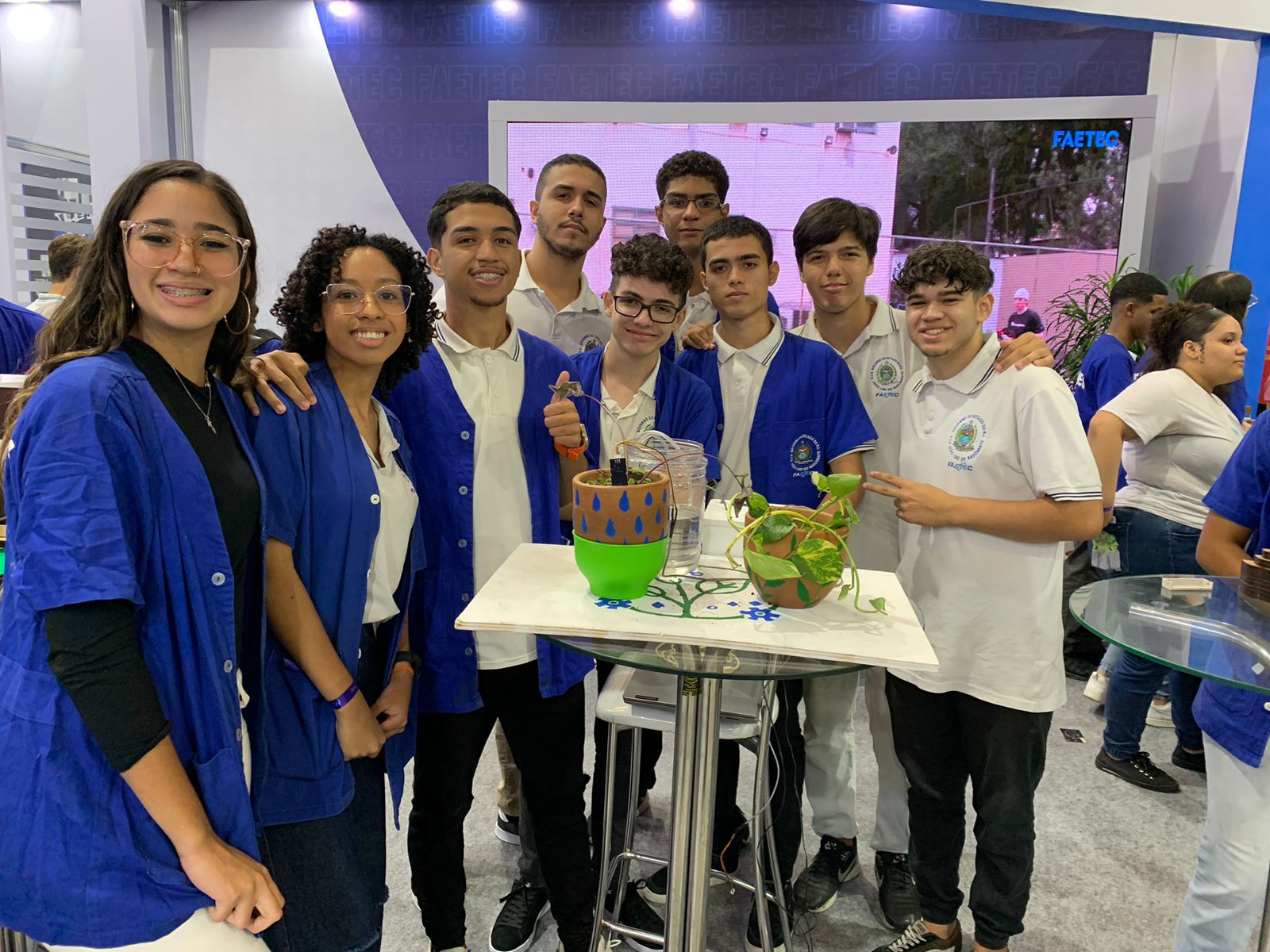 Alunos da Faetec, em Nova Iguaçu, criam irrigador automático para plantações