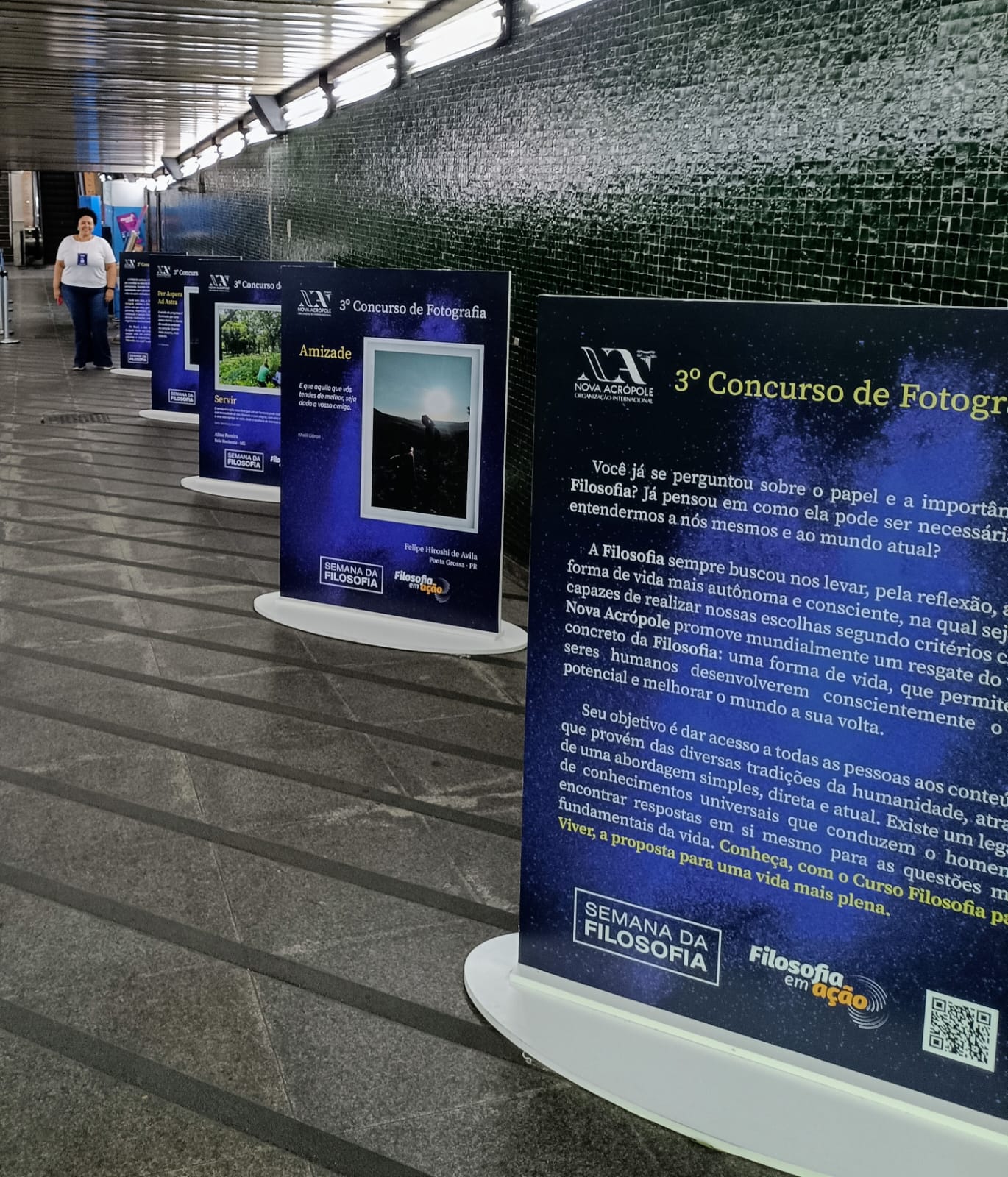 MetrôRio recebe exposição em comemoração ao Dia Mundial da Filosofia