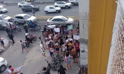 Moradores realizam protesto no Gardênia Azul, na Zona Oeste do Rio (Foto: Reprodução/ Redes Sociais)