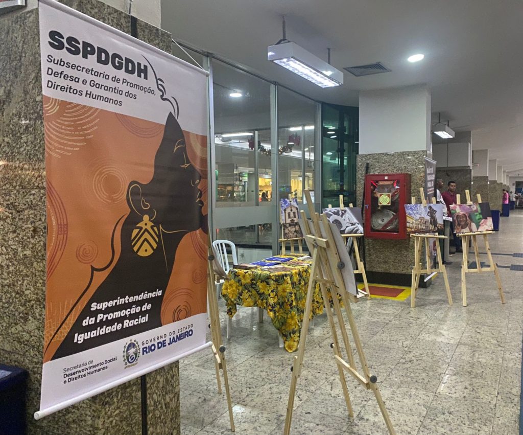 Governo do Rio realiza campanha “Não de passagem ao racismo” aproveitando a grande movimentação na Rodoviádia