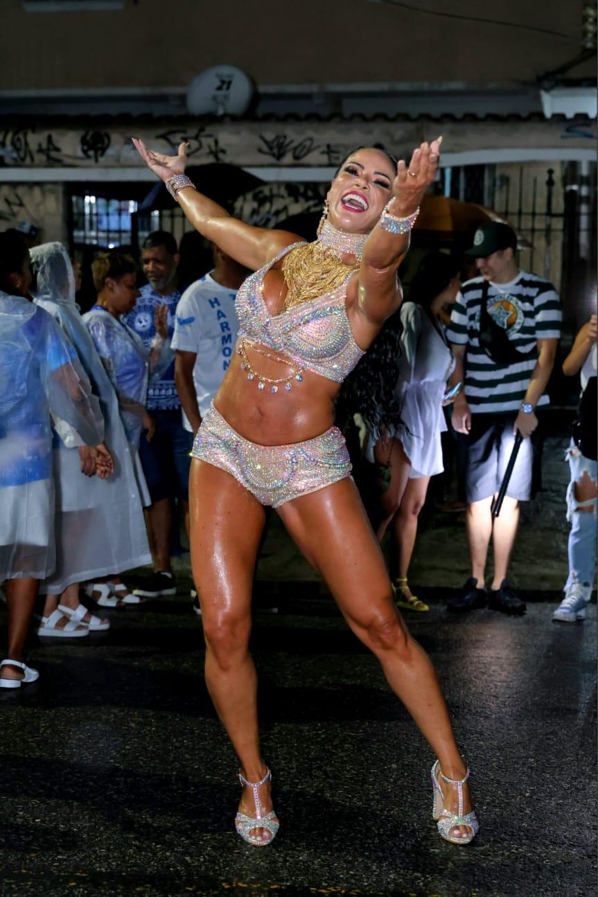 Musa Alice Alves recebe homenagem da Portela em noite de jornada dupla de carnaval para a beldade (Foto: Daniel Pinheiro/ Divulgação)