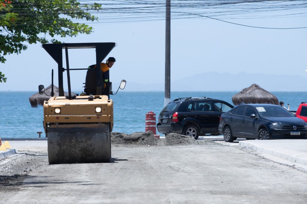 SEIOP investe em obras de drenagem e pavimentação em Iguaba Grande 