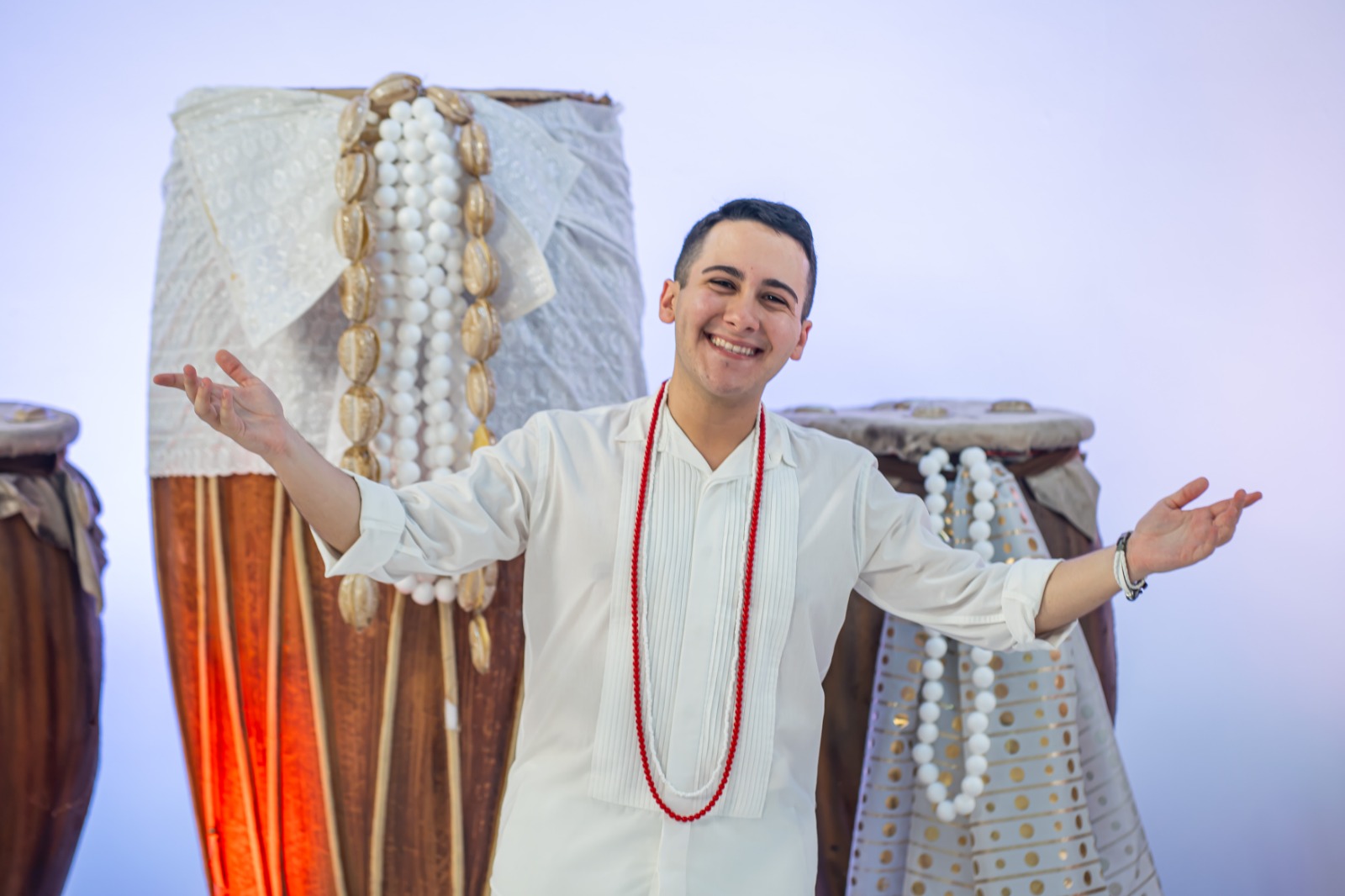 Enzo Belmonte lança audiovisual 'Meu Axé' celebrando a Umbanda e o samba (Foto: Divulgação)