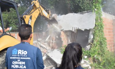 Demolição de 30 imóveis irregulares na Cidade de Deus