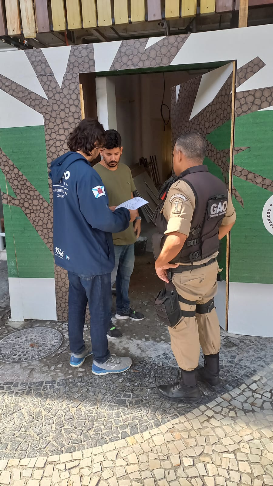 Subprefeitura da Zona Sul paralisa obra irregular no Leblon (Foto: Divulgação)