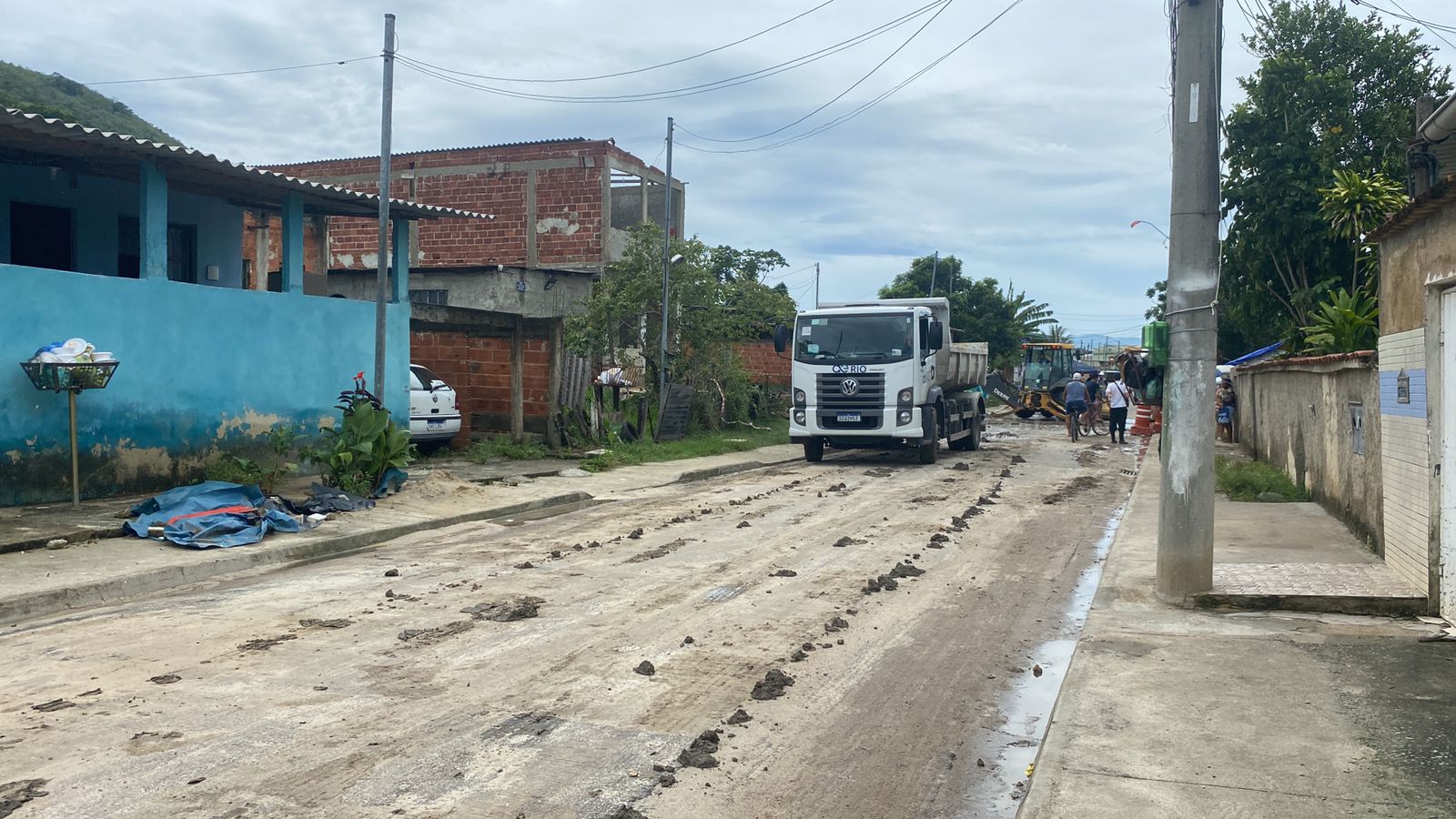 Moradores de Nova Iguaçu ainda contabilizam estragos do rompimento de adutora