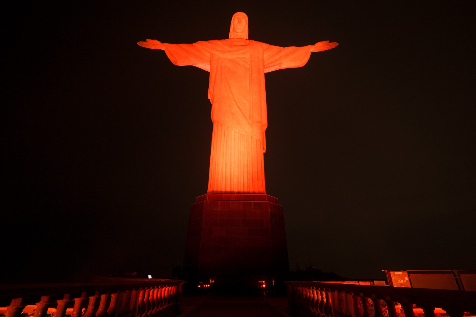 Cristo Redentor será iluminado na cor laranja em alusão à Campanha Nacional de Prevenção ao Câncer da Pele (Foto: Divulgação)