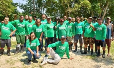 Membros do projeto "Baía Limpa"
