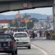 Briga entre torcedores do Botafogo e Santos interdita rodovia presidente Dutra, em Belford Roxo