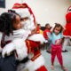 Papai Noel entrega presentes para pequenos pacientes do Hospital Municipal Salgado Filho