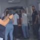 Mulher invade hospital em Resende com o carro