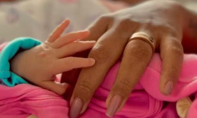 Jeniffer Nascimento compartilha foto da filha recém-nascida