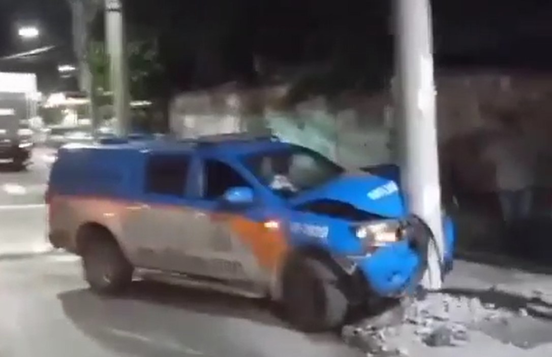 Viatura da Polícia Militar se envolve em acidente no Rio