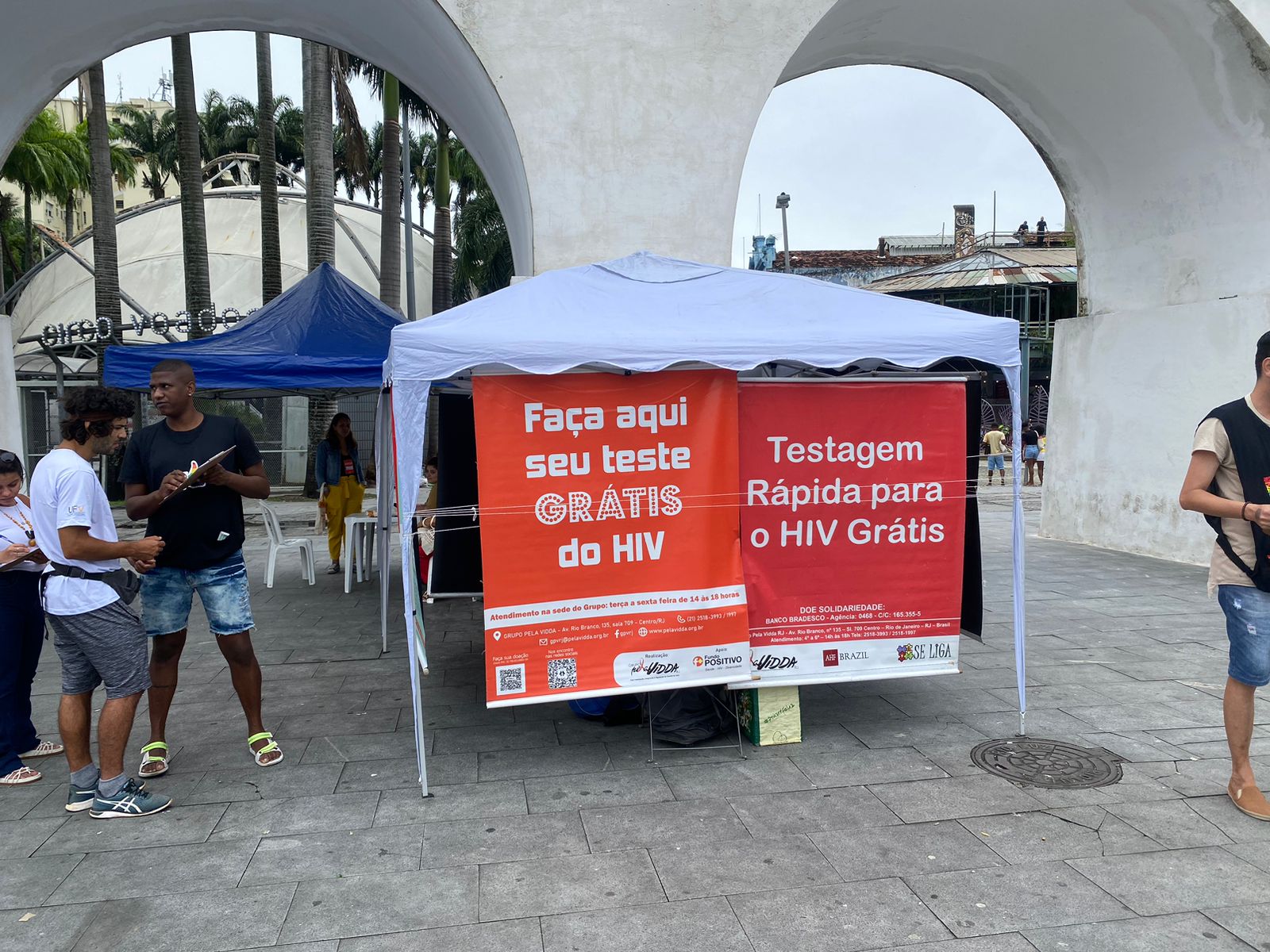 Grupo Pela Vidda promove ação de combate ao HIV/AIDS na Cinelândia