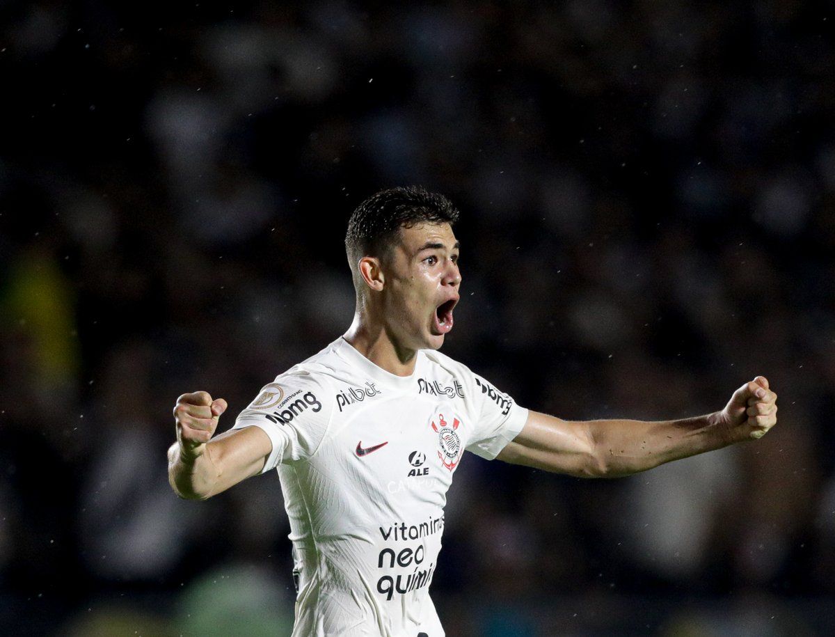 Diretor do PSG vem ao Brasil assistir jogo do Corinthians de olho em  Moscardo; saiba detalhes