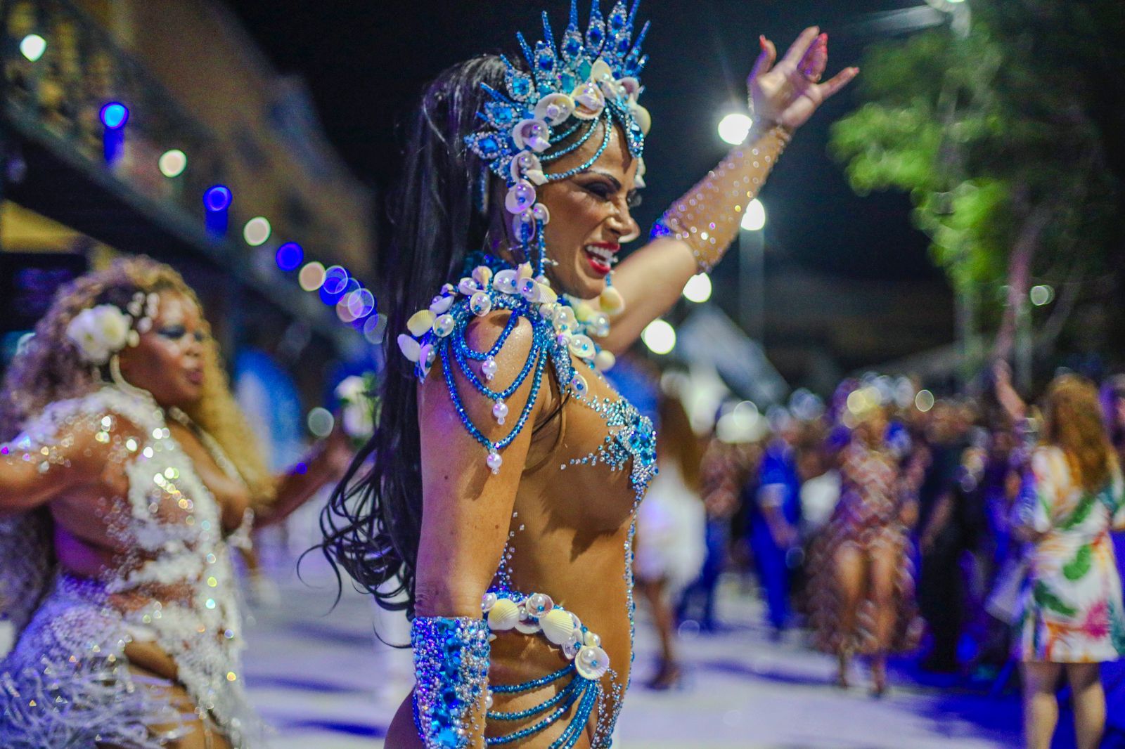 Musa da Portela, Alice Alves não economiza no look e brilha em noite de mini desfile na Cidade do Samba (Foto: Léo Cordeiro/ Divulgação)