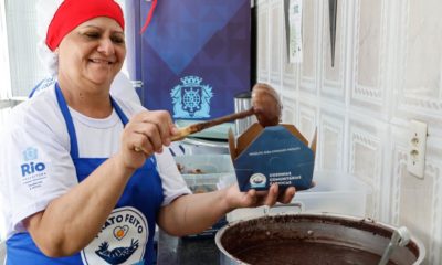 A paraibana Josefa Maria Galdino, de 59 anos e moradora do Terreirão, é uma das cozinheiras da Cozinha Comunitária do Terreirão