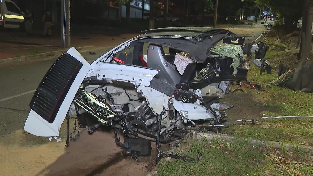 Motorista embriagado destrói Porsche em acidente em Belo Horizonte