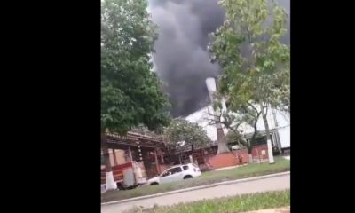Incêndio de grandes proporções atinge fábrica em Santa Cruz (Foto: Divulgação)