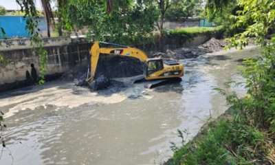Serviços de desssoreamento ocorrem no Rio Anil, na região do Anil