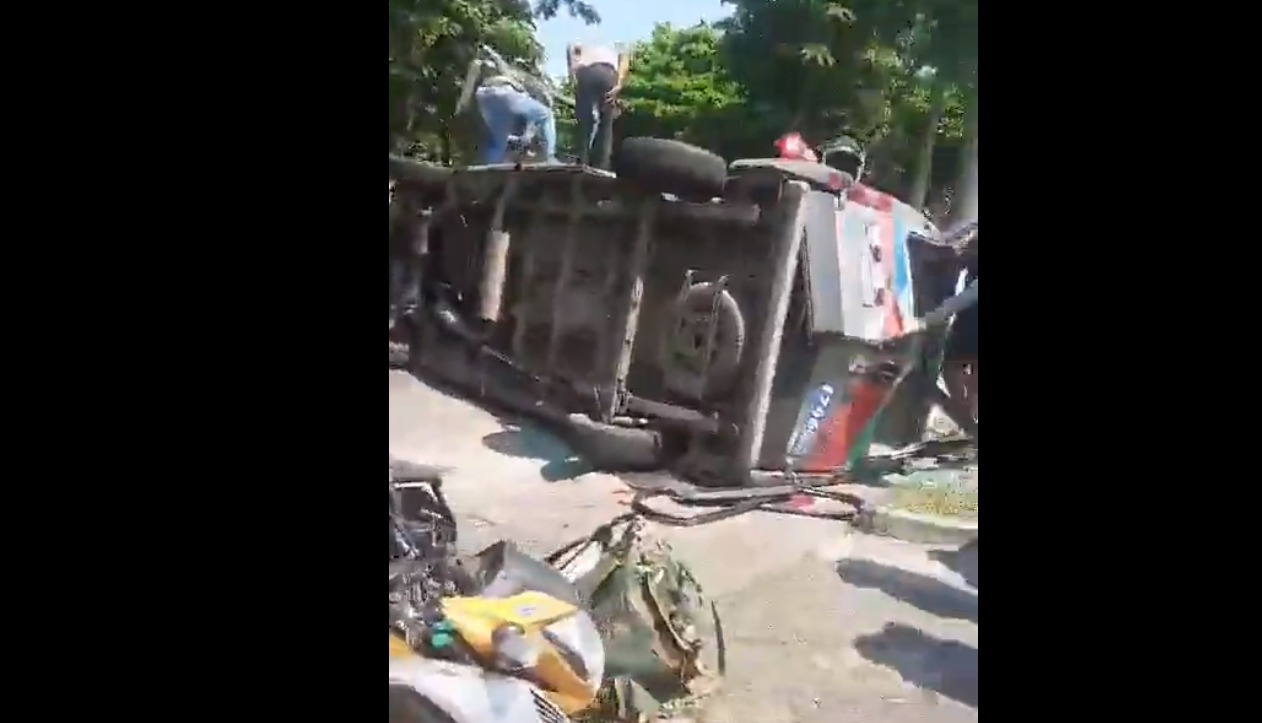 Acidente entre ônibus e van deixa feridos em Bangu (Foto: Divulgação)