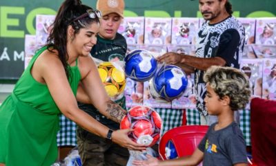 Imperatriz distribui presentes de Natal para crianças do Complexo do Alemão