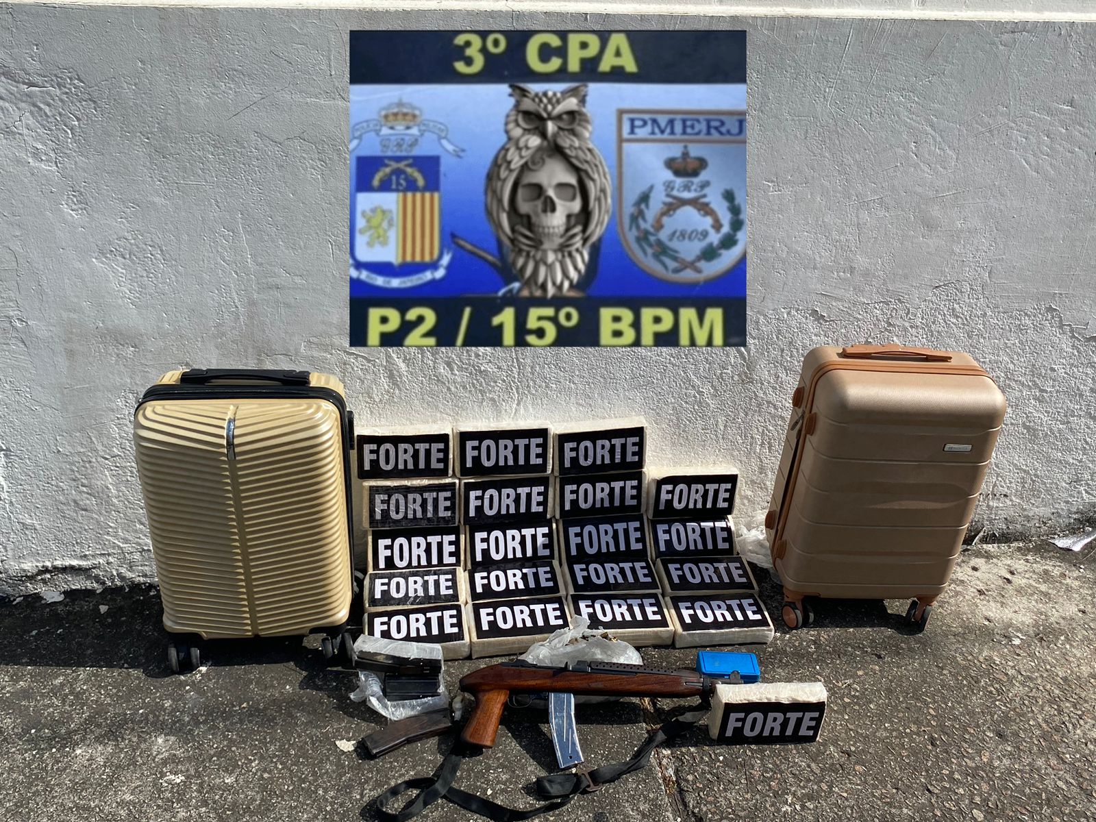 Mulheres são presas transportando cocaína em ônibus na Baixada Fluminense