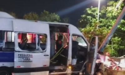 Acidente com van na Barra da Tijuca deixa nove feridos