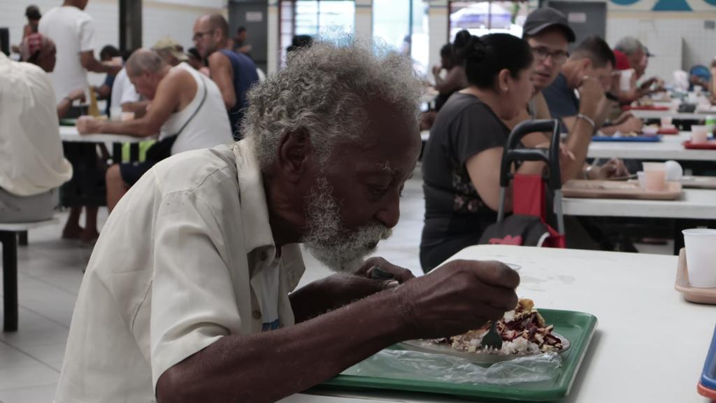 Restaurante Popular Getúlio Vargas, em Bangu: almoço especial de Natal a R$ 2