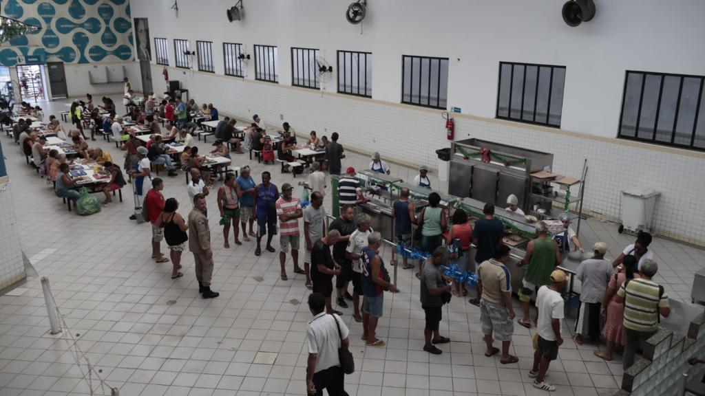 Restaurante Popular Getúlio Vargas, em Bangu: almoço especial de Natal a R$ 2