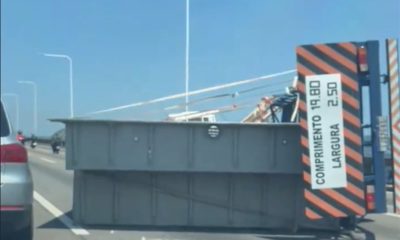 Tombamento de carga com piscina interdita Ponte Rio-Niterói (Foto: Divulgação)