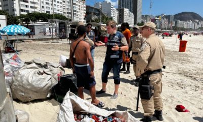 Subprefeitura faz ação de ordenamento em Copacabana para liberar passeio público e garantir a ordem nas areias da praia (Foto: Divulgação)