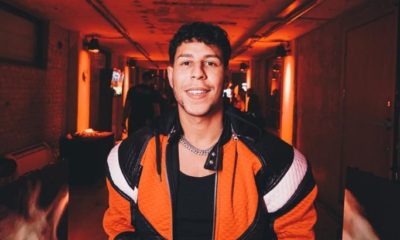 Isaías Silva distribui champagnes para os vizinhos no fim de ano (Foto: Divulgação)