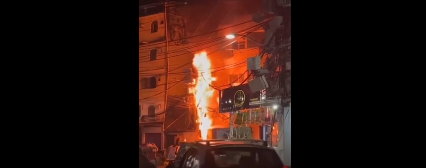 Poste pega fogo e assusta moradores do Itanhangá, na Zona Oeste do Rio (Foto: Divulgação)