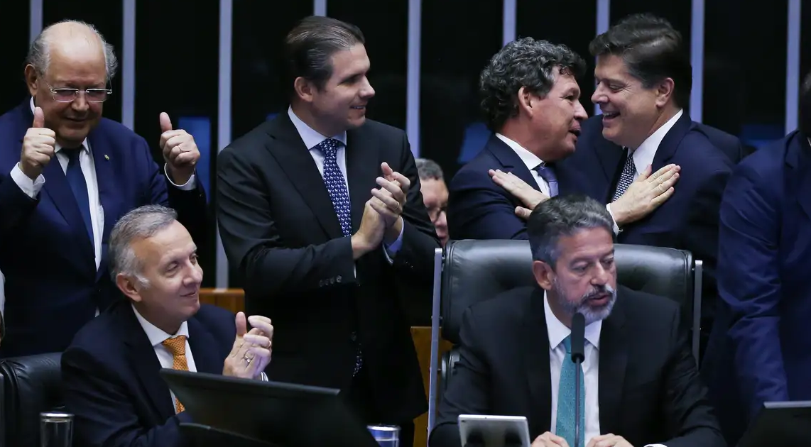 Câmara aprova texto-base de MP que simplifica abertura de empresas;  acompanhe - Notícias - Portal da Câmara dos Deputados