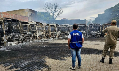 dos 26 veículos que estavam estacionados na garagem, 21 foram destruídos pelo fogo e mais dois ficaram avariados