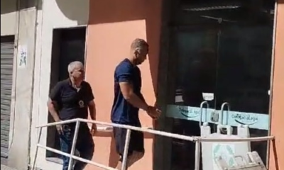 Renan Theodoro de Mouro sendo conduzido à delegacia após ser localizado na casa da namorada em Oswaldo Cruz (Foto: Divulgação)