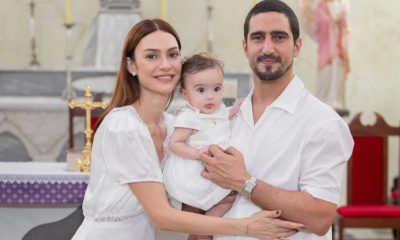 Thaila Ayala e Renato Góes no batizado da filha Thereza