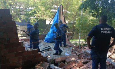 Quatro construções ilegais foram demolidas na saída 5 da Linha Amarela (Foto: Divulgação)