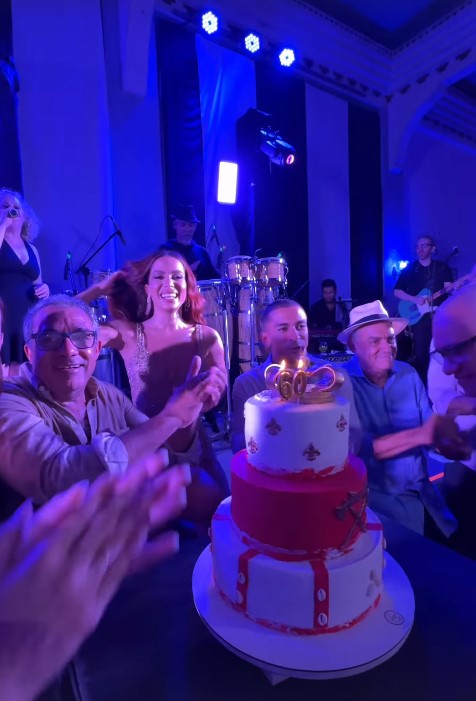 Anitta na festa surpresa do pa