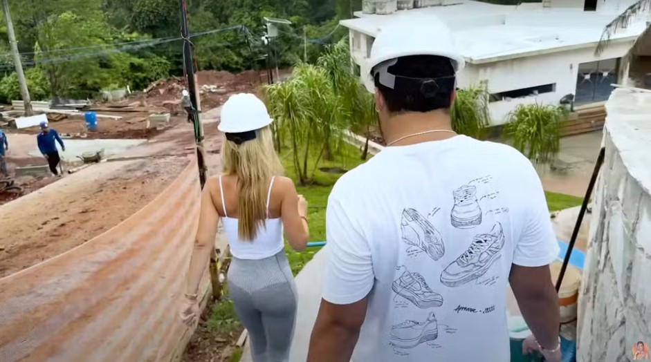 Obra na mansão de Virginia Fonseca