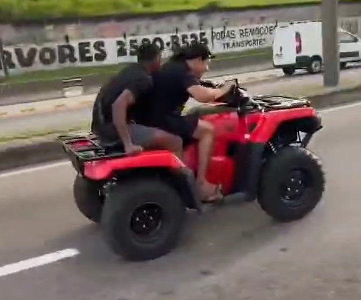 Quadriciclo na Avenida Brasil