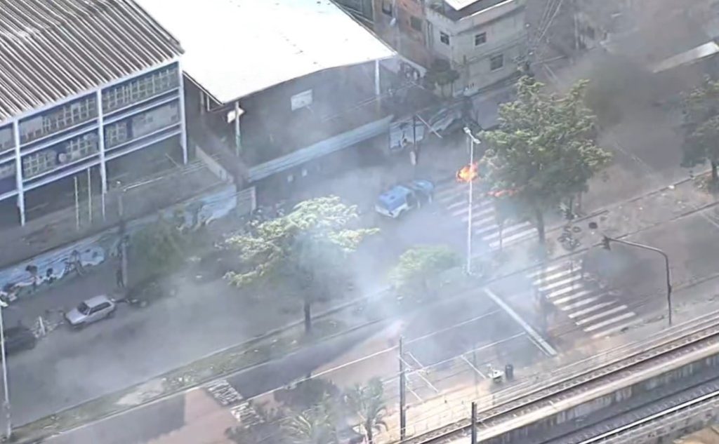 Rua Leopoldo Bulhões é fechada após tiroteio
