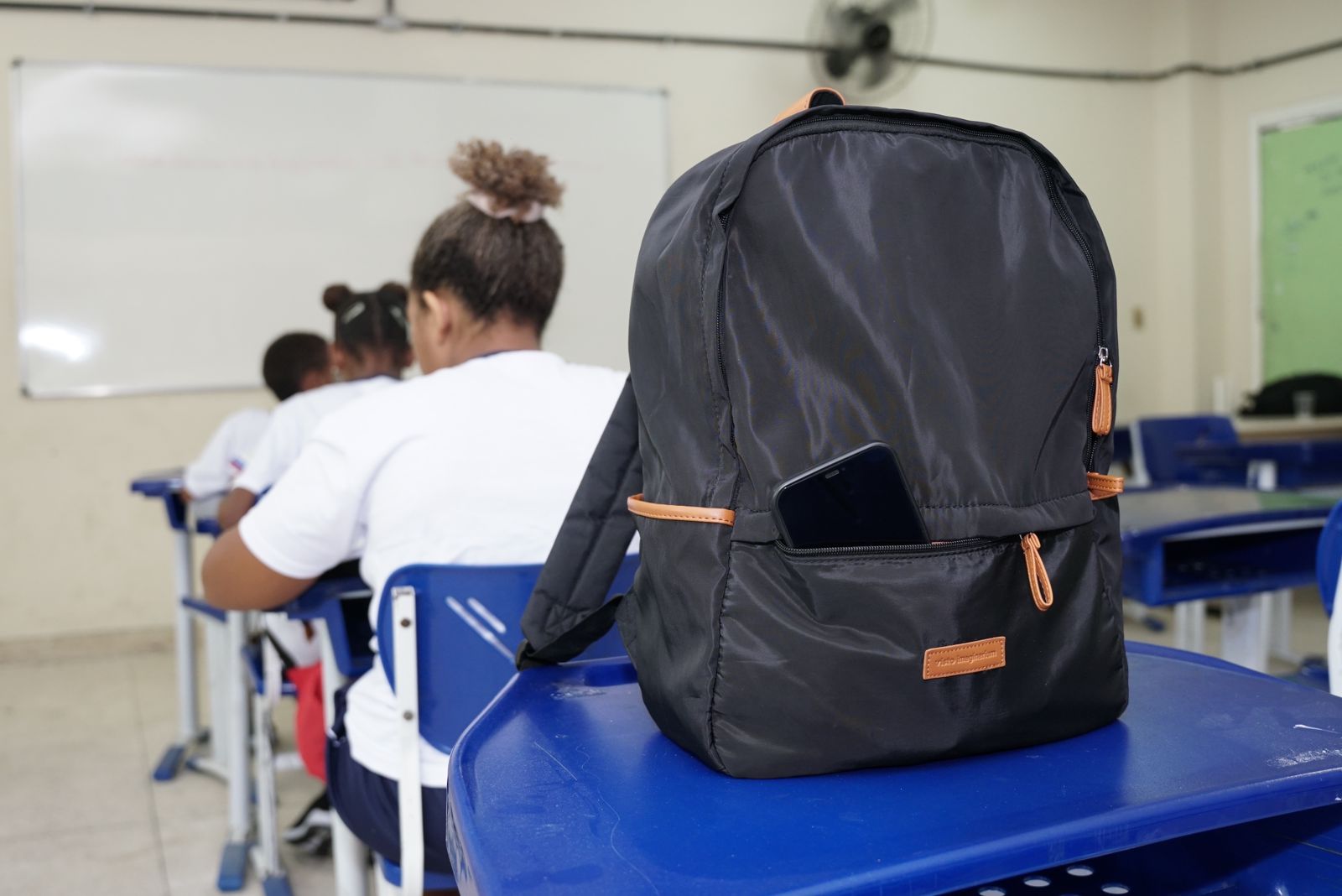 Secretaria Municipal de Educação do Rio divulga resultado da consulta pública sobre o uso de celulares nas escolas