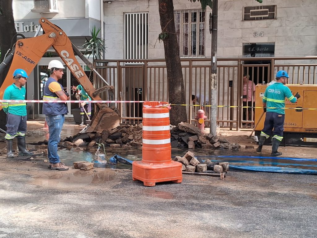 Vazamento de água na Zona sul do Rio