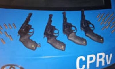 Polícia recupera armas levadas de agência bancária