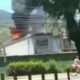 Incêndio atinge casa em condomínio no Anil, na Zona Oeste do Rio (Foto: Reprodução/ Redes Sociais)
